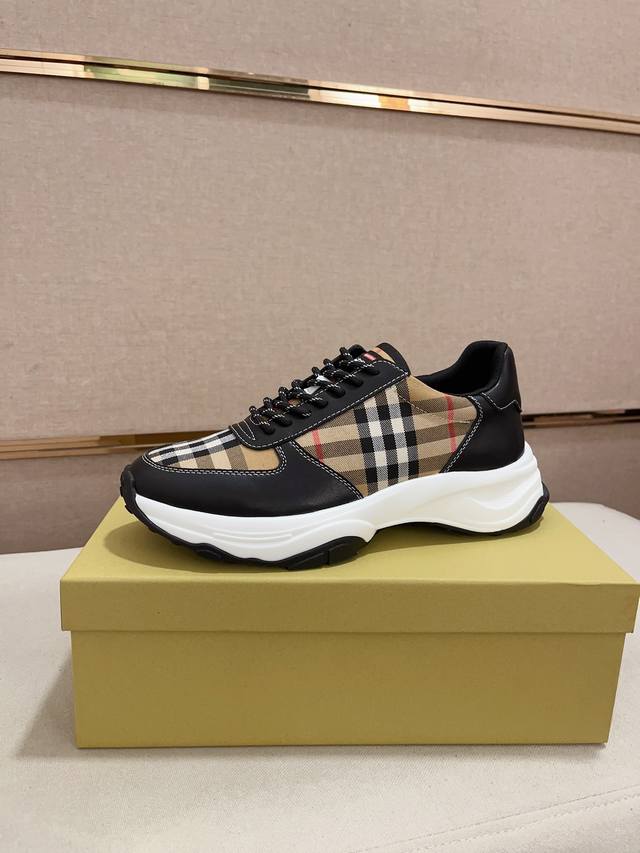 工厂价: 专柜同步burberry 巴宝莉 顶级代购同步发售正码数：38-44意大利进口头层牛皮。全进口羊皮内里，鞋底：原厂特供原版底，独家活动成型底超级舒适，